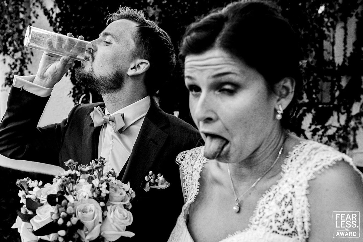 Funny couple moment during a wedding in Portugal, photo awarded by The Lovellers